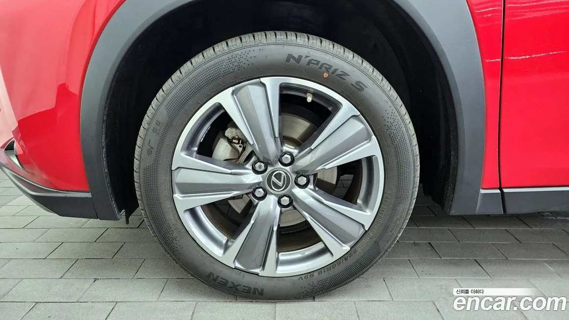 Lexus UX — фото 10