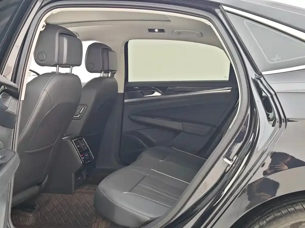 Volkswagen Passat — фото 10