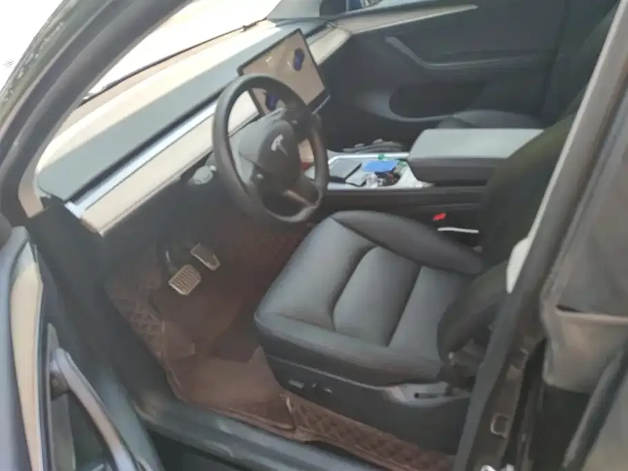 Tesla Model Y — фото 4