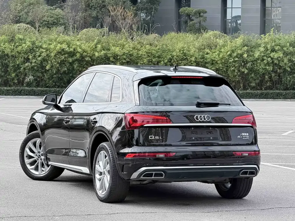 Audi Q5L — фото 7