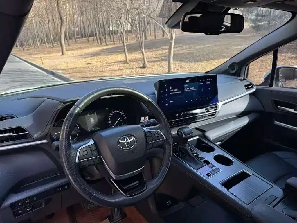 Toyota Sienna — фото 3