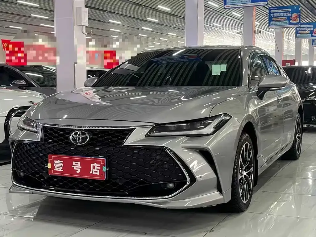 Toyota Avalon — фото 1