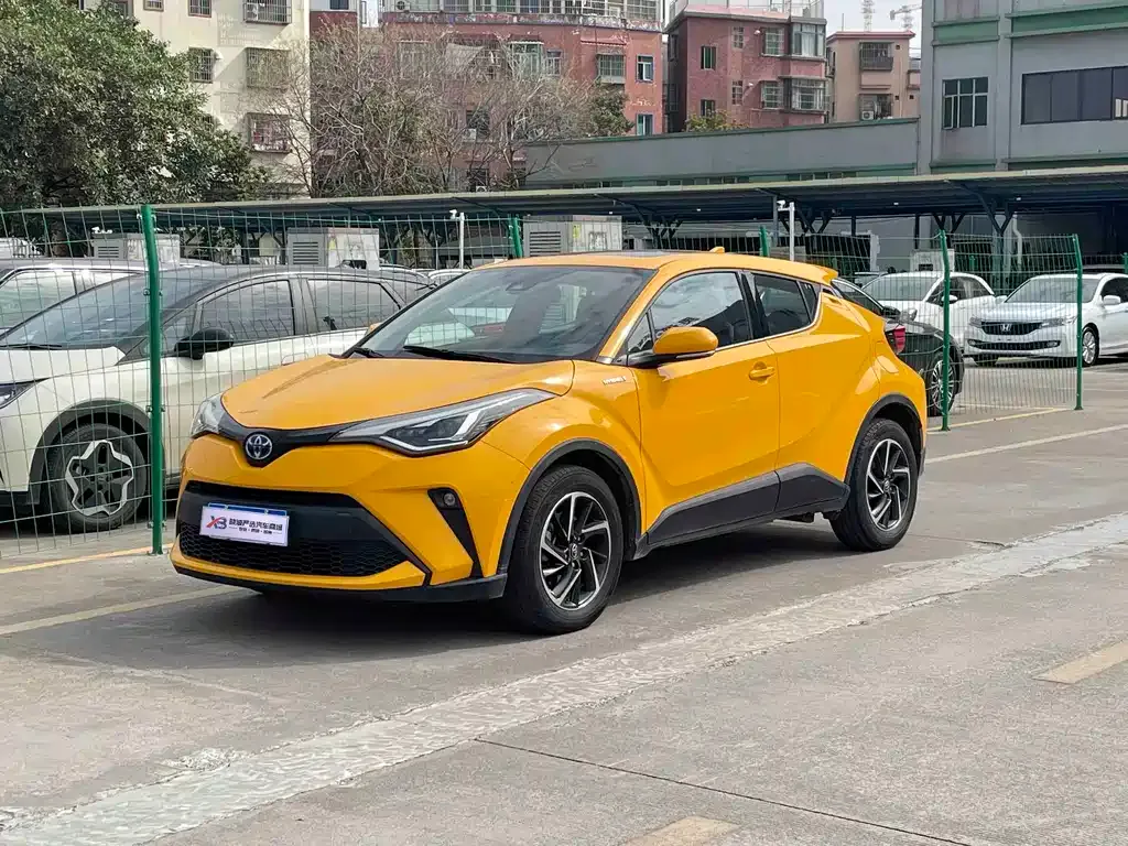 Toyota C-HR — фото 1