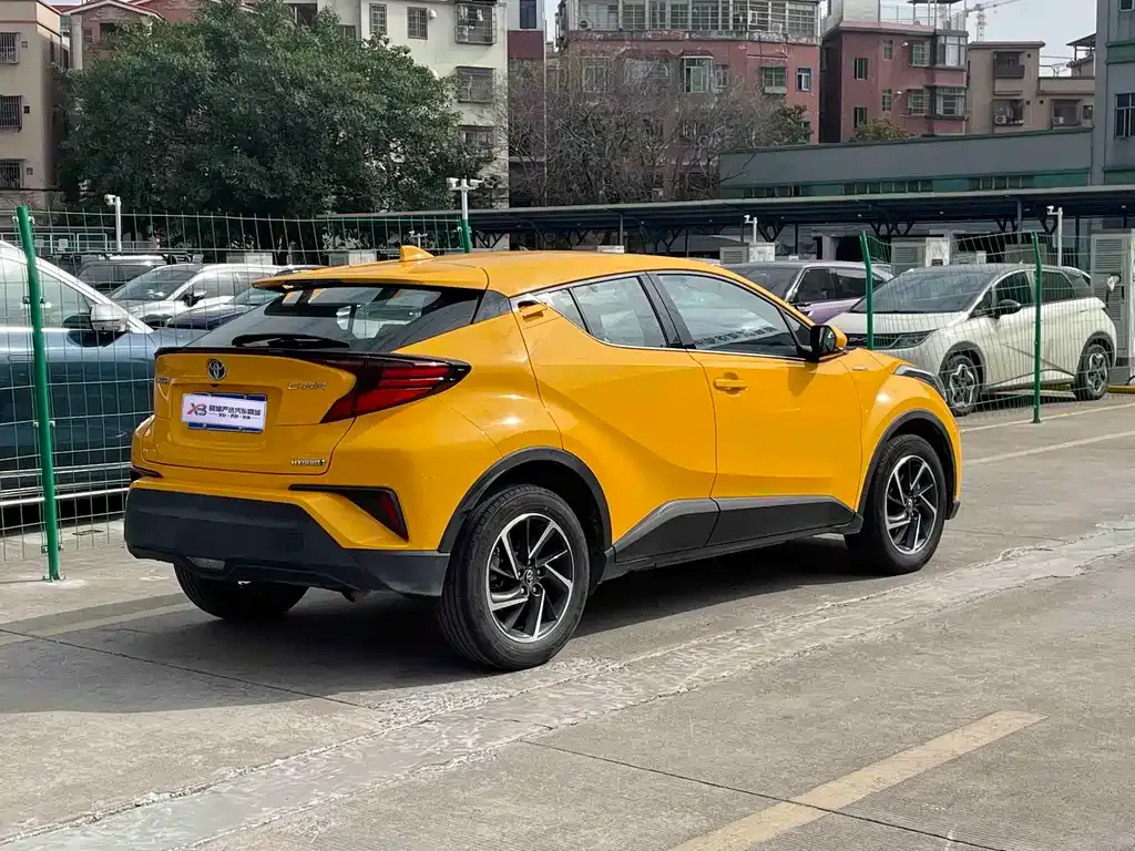 Toyota C-HR — фото 10