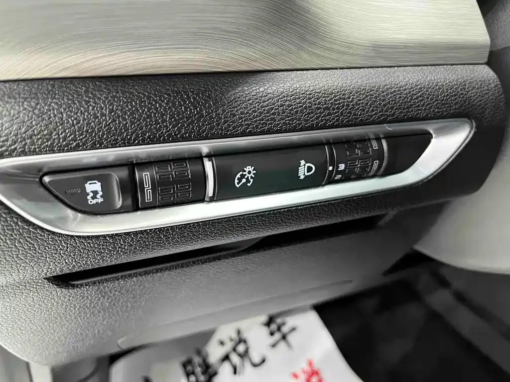 Geely Binyue — фото 9