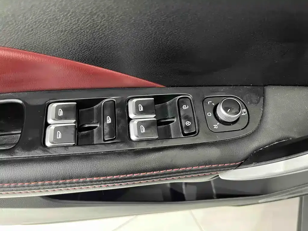 Geely Binyue — фото 10