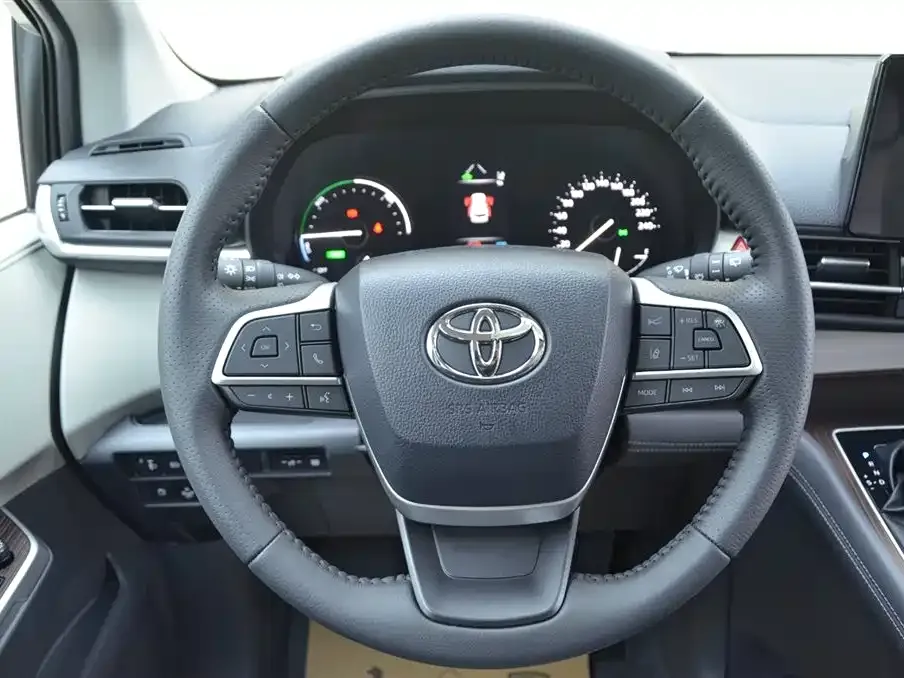 Toyota Sienna — фото 10
