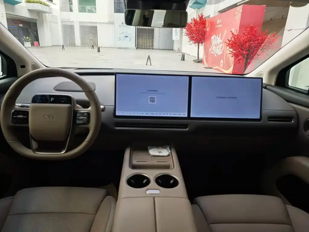 Li Auto i8 — фото 3