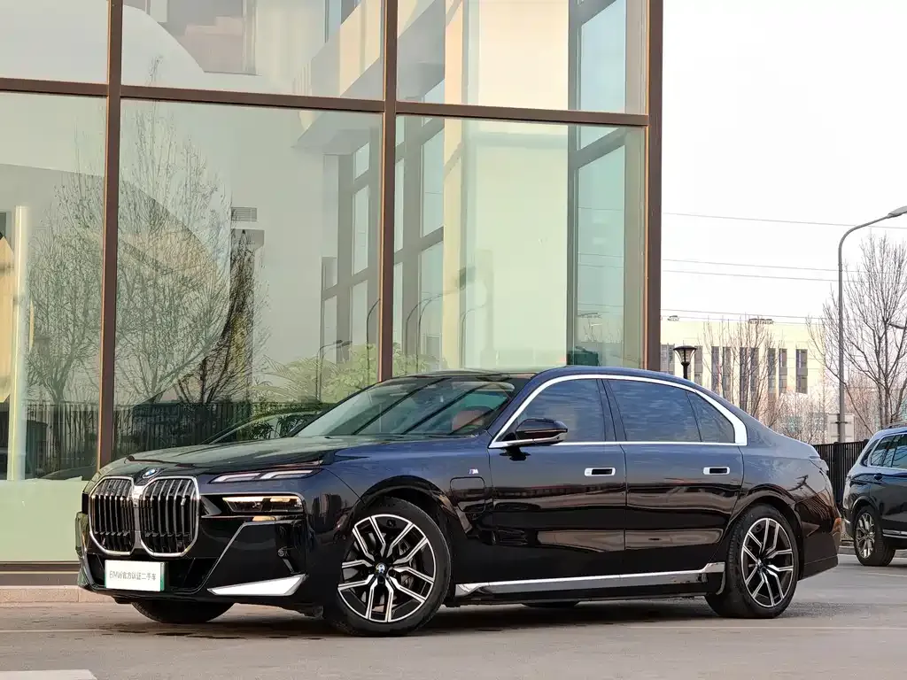 BMW i7 — фото 1
