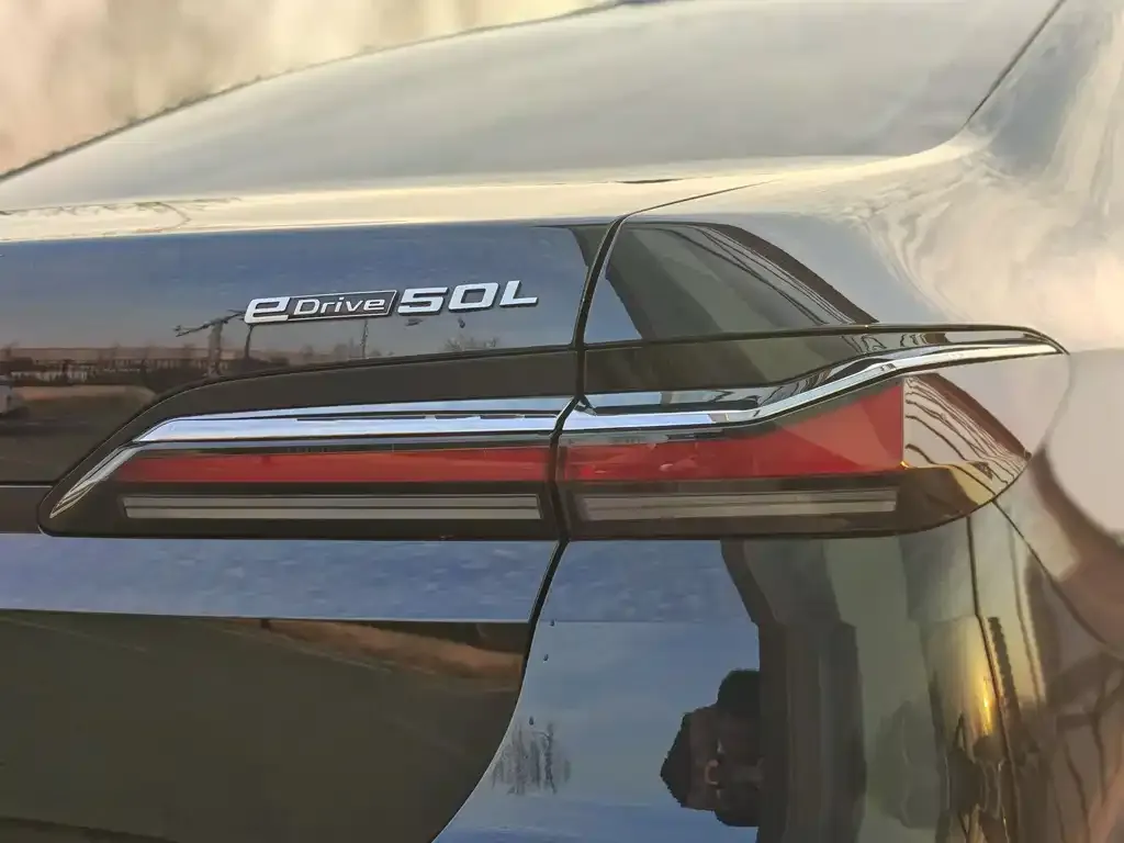 BMW i7 — фото 2