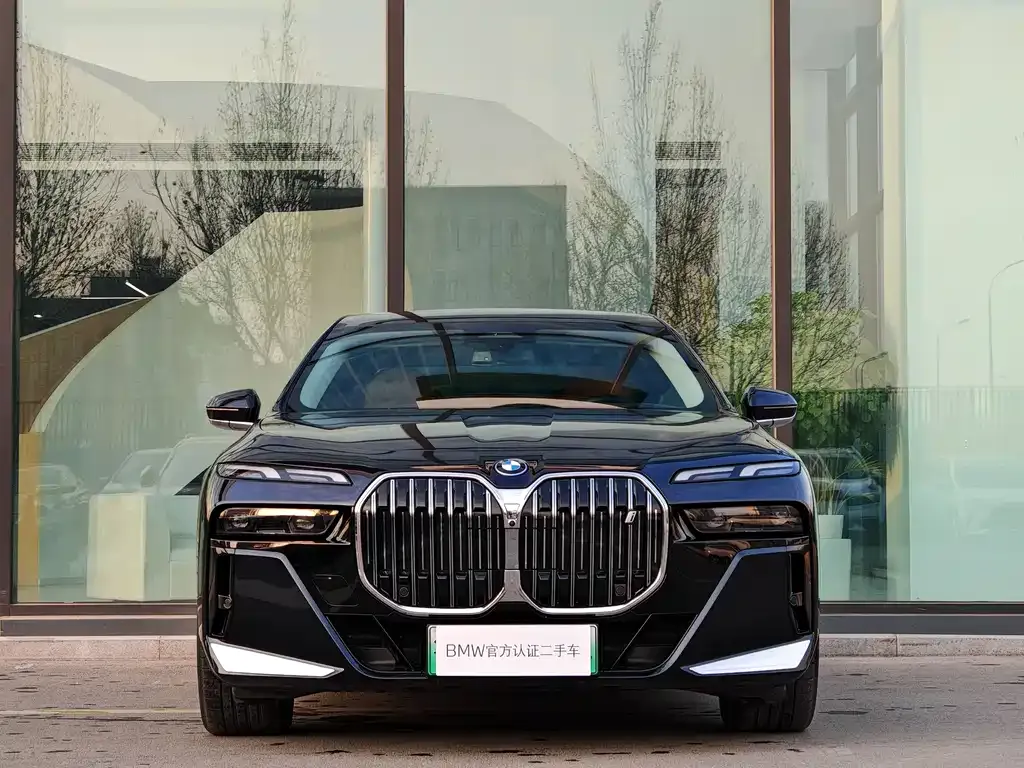 BMW i7 — фото 8