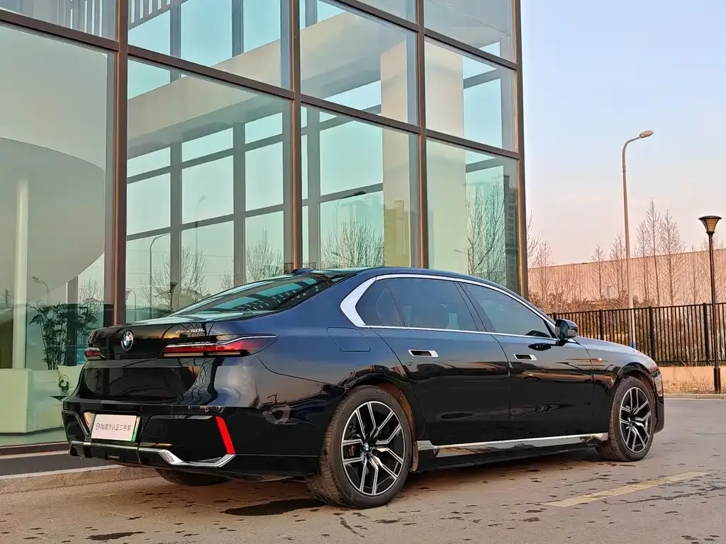 BMW i7 — фото 6