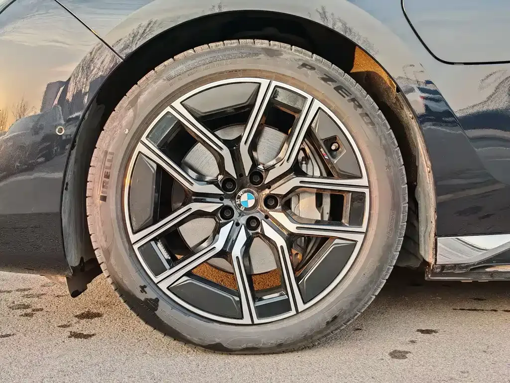 BMW i7 — фото 9
