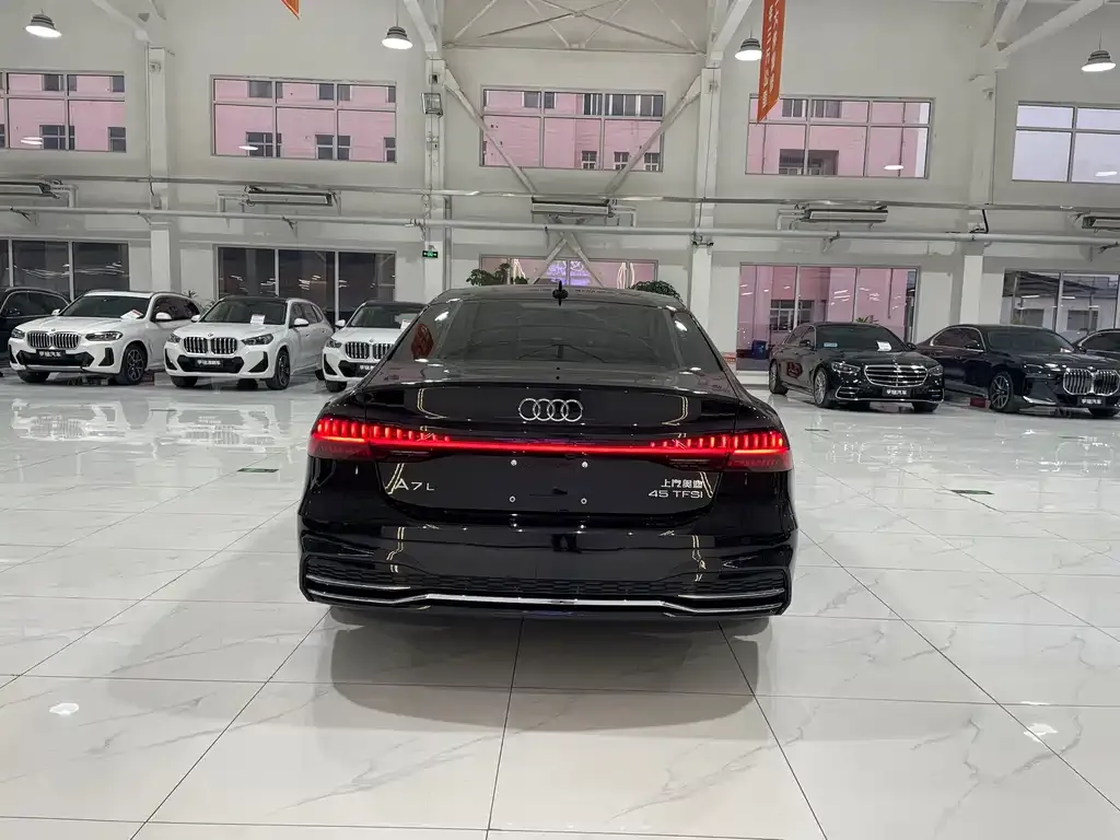 Audi A7L — фото 10