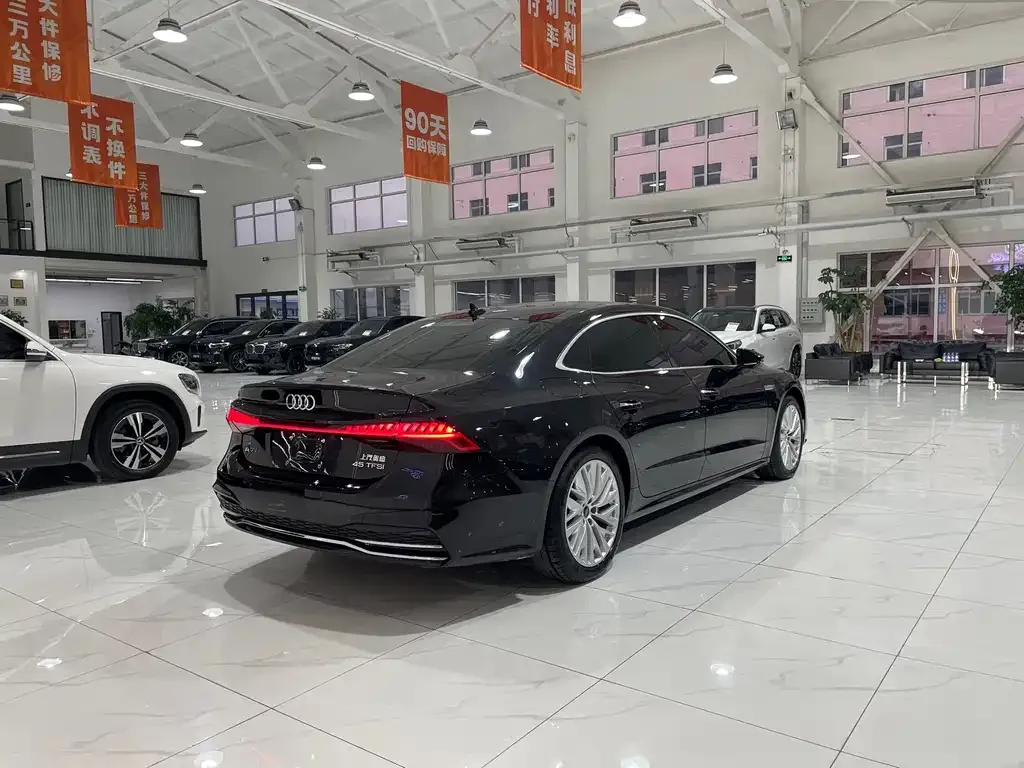 Audi A7L — фото 5
