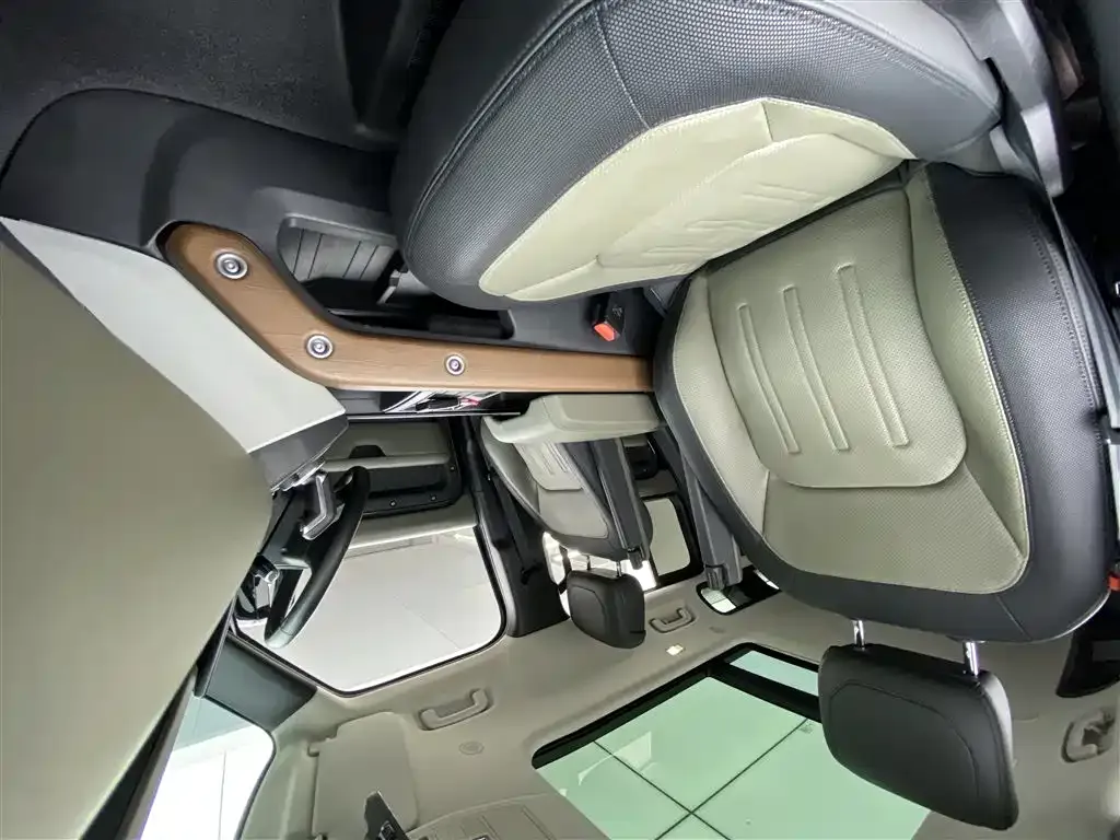Land Rover Defender — фото 10