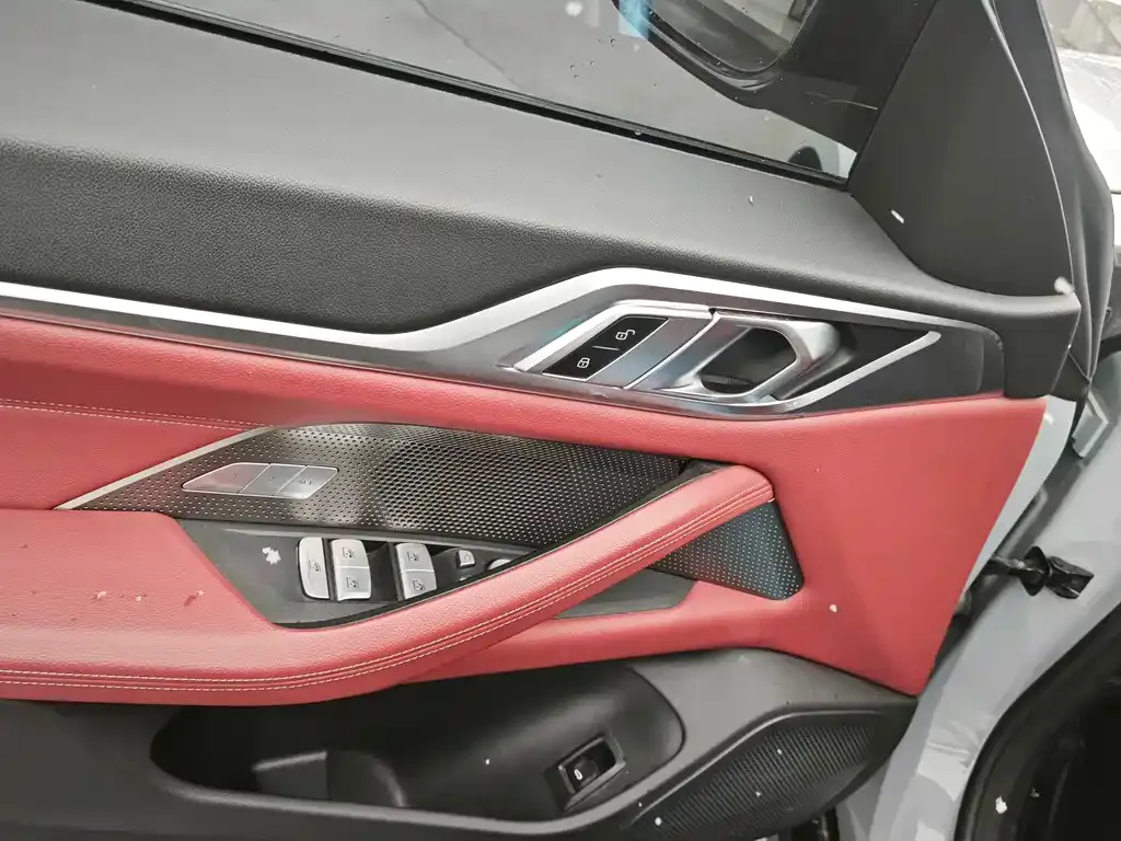 BMW i4 — фото 9