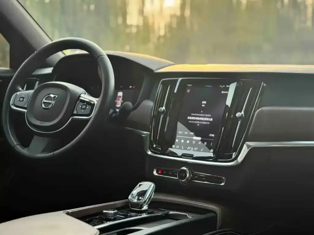 Volvo S90 — фото 3