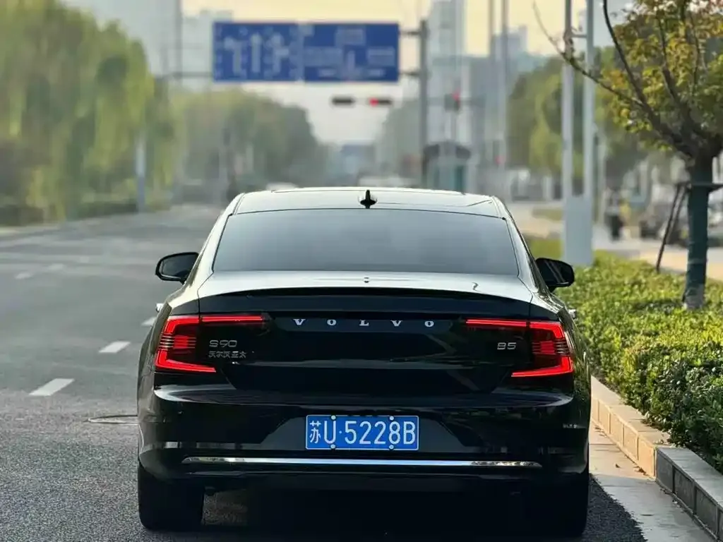 Volvo S90 — фото 7