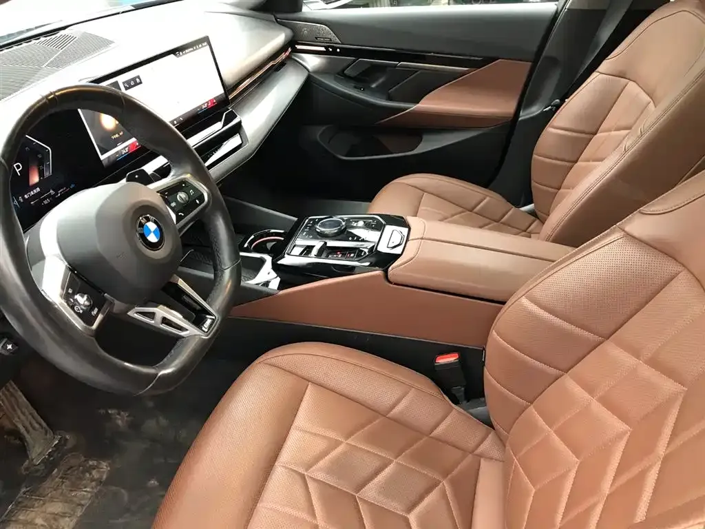 BMW 5 Series — фото 10