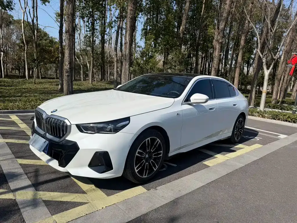 BMW 5 Series — фото 1
