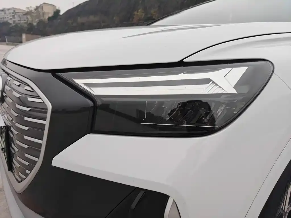 Audi Q4 e-tron — фото 4