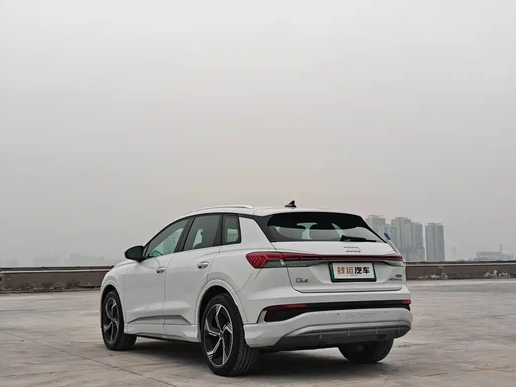 Audi Q4 e-tron — фото 2