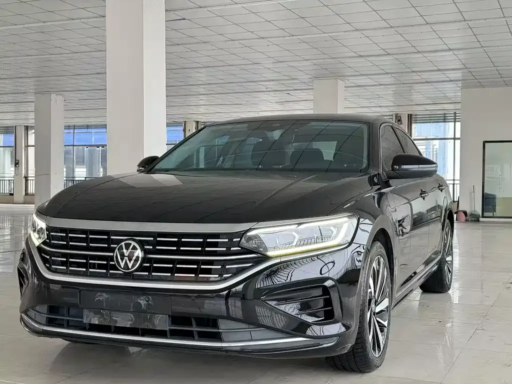 Volkswagen Passat — фото 1