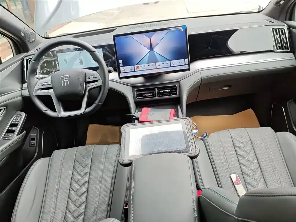 BYD L DM-i — фото 10