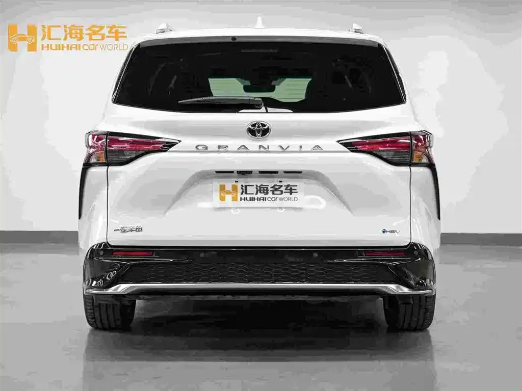 Toyota Granvia — фото 10
