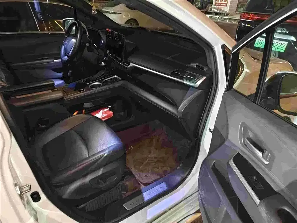 Toyota Granvia — фото 6