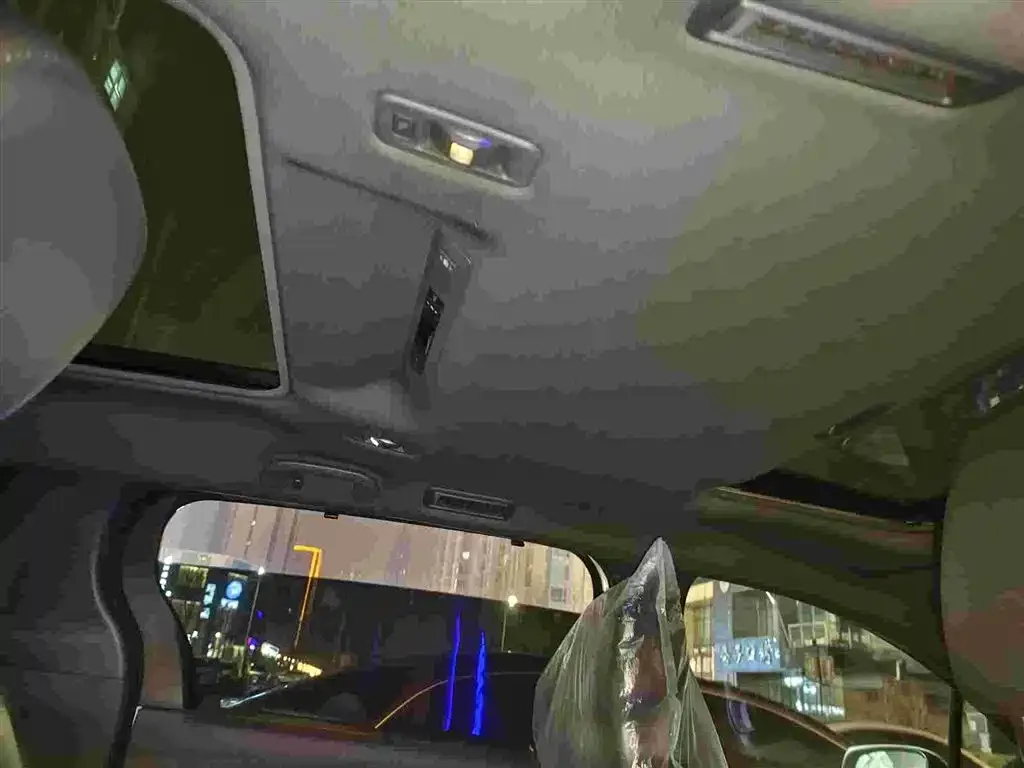Toyota Granvia — фото 2