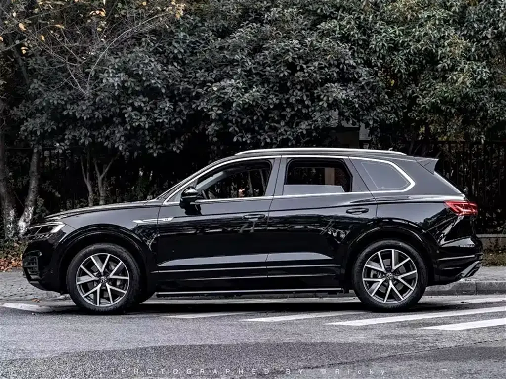 Volkswagen Touareg — фото 8