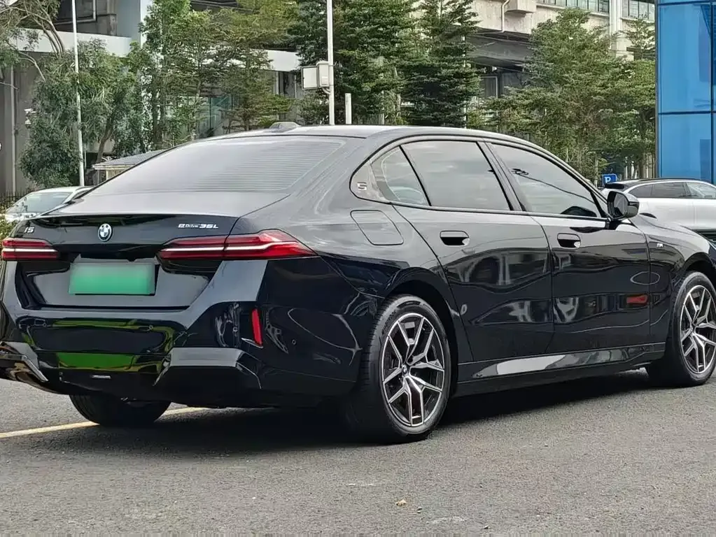 BMW i5 — фото 7