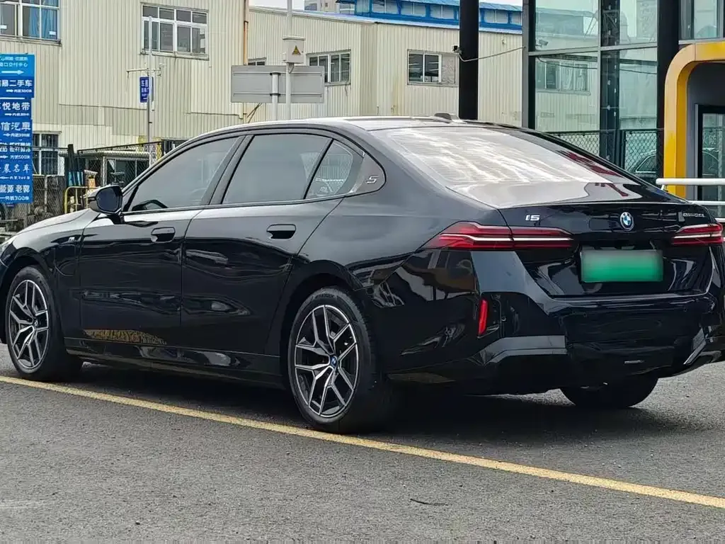 BMW i5 — фото 3
