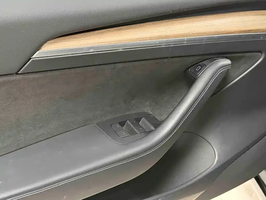 Tesla Model 3 — фото 10