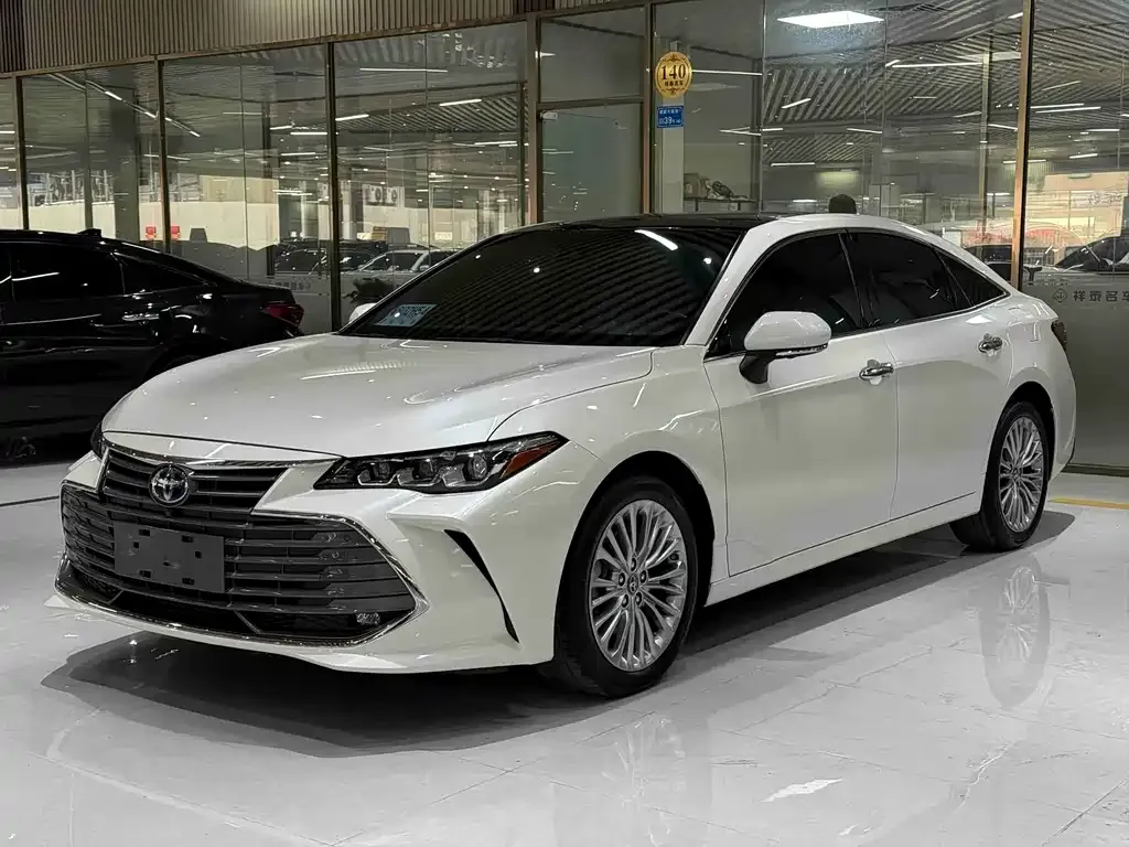 Toyota Avalon — фото 1