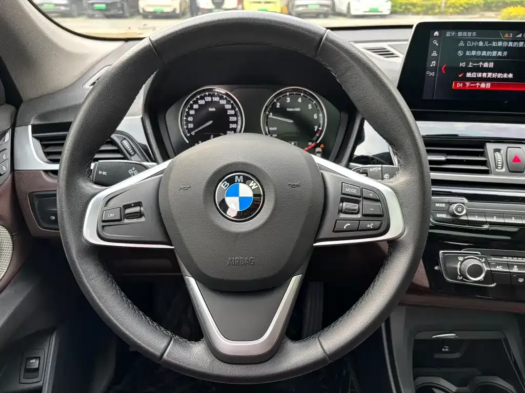 BMW X1 — фото 2
