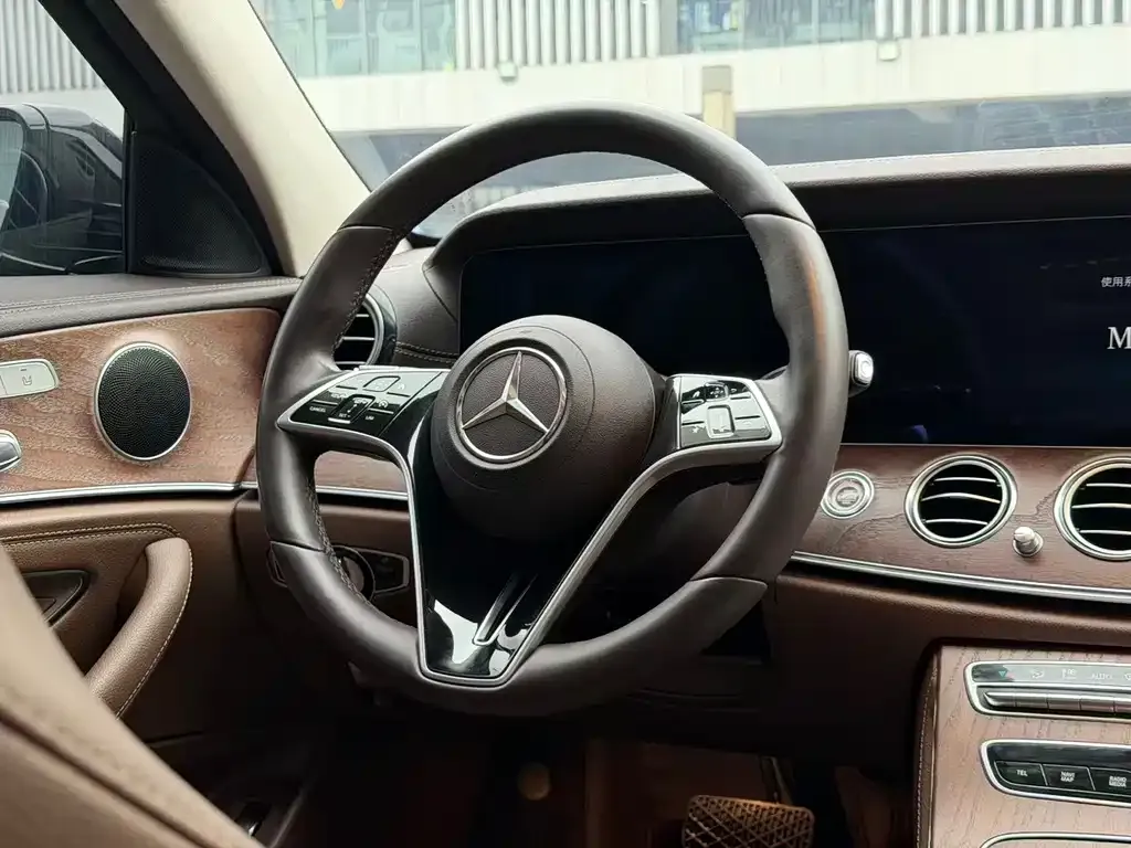 Mercedes-Benz E-Class — фото 10