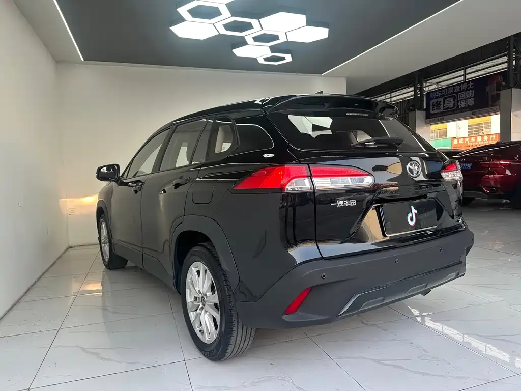 Toyota Corolla Cross — фото 9