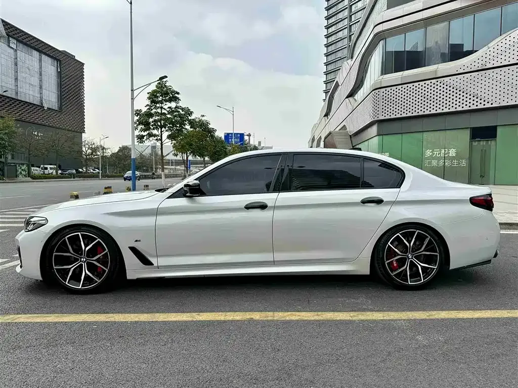 BMW 5 Series — фото 6