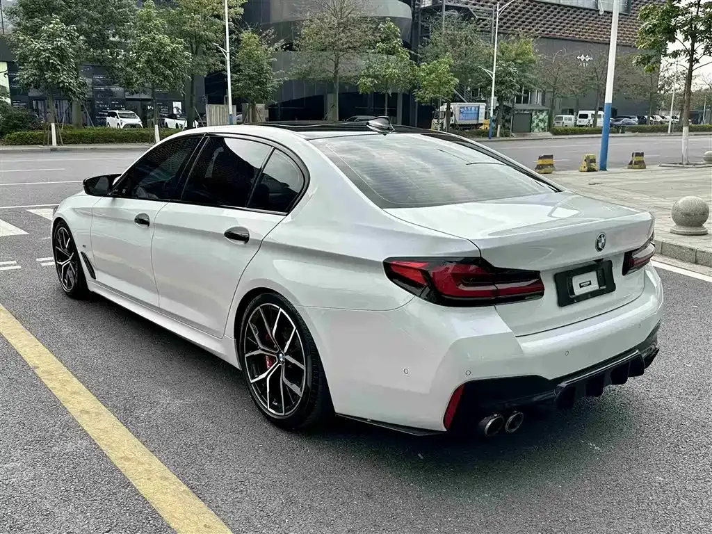 BMW 5 Series — фото 10