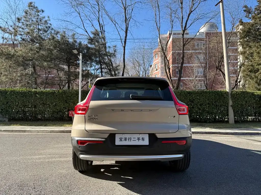 Volvo XC40 — фото 6
