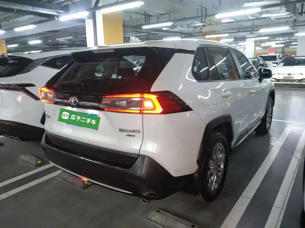 Toyota Wildlander — фото 8