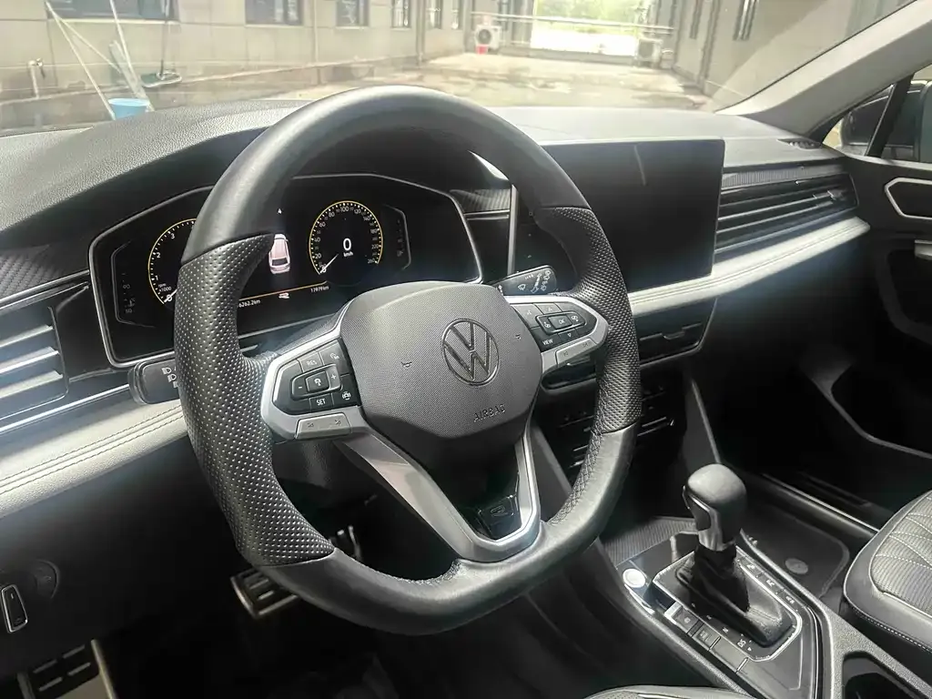 Volkswagen Tiguan L — фото 3