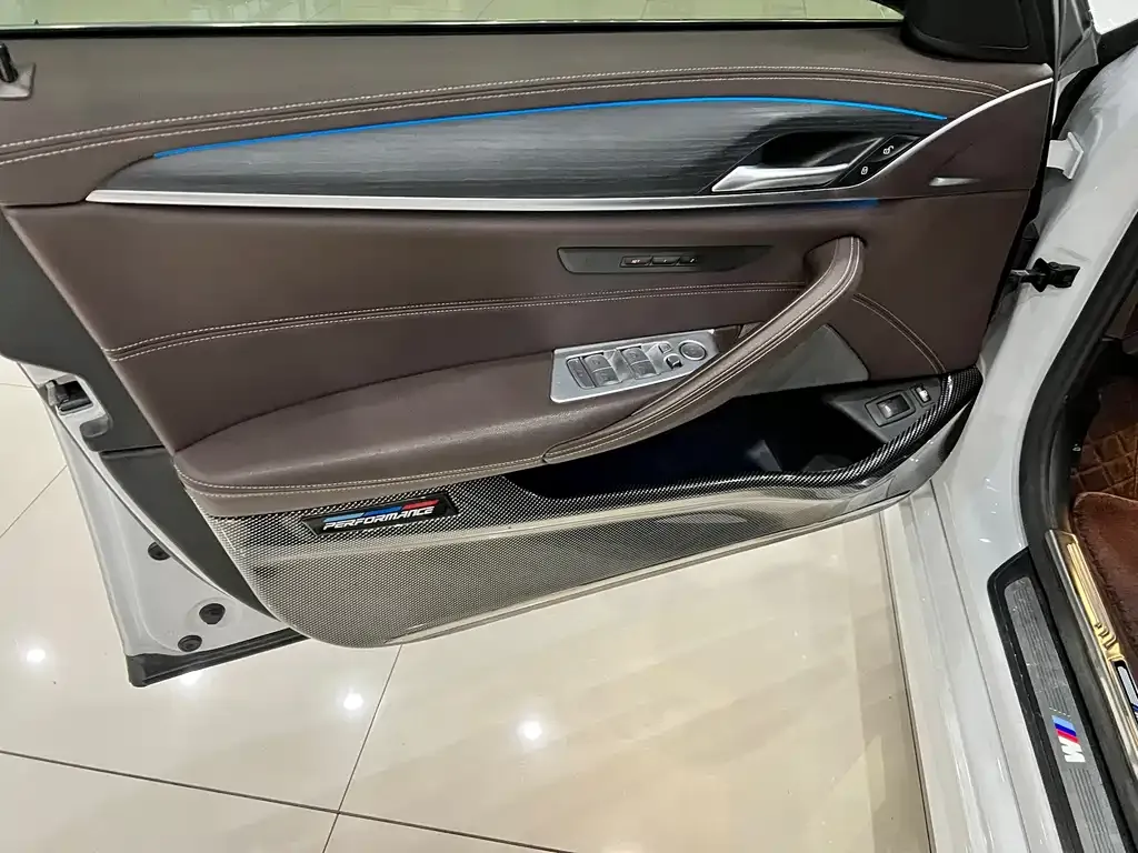 BMW 5 Series New Energy — фото 10