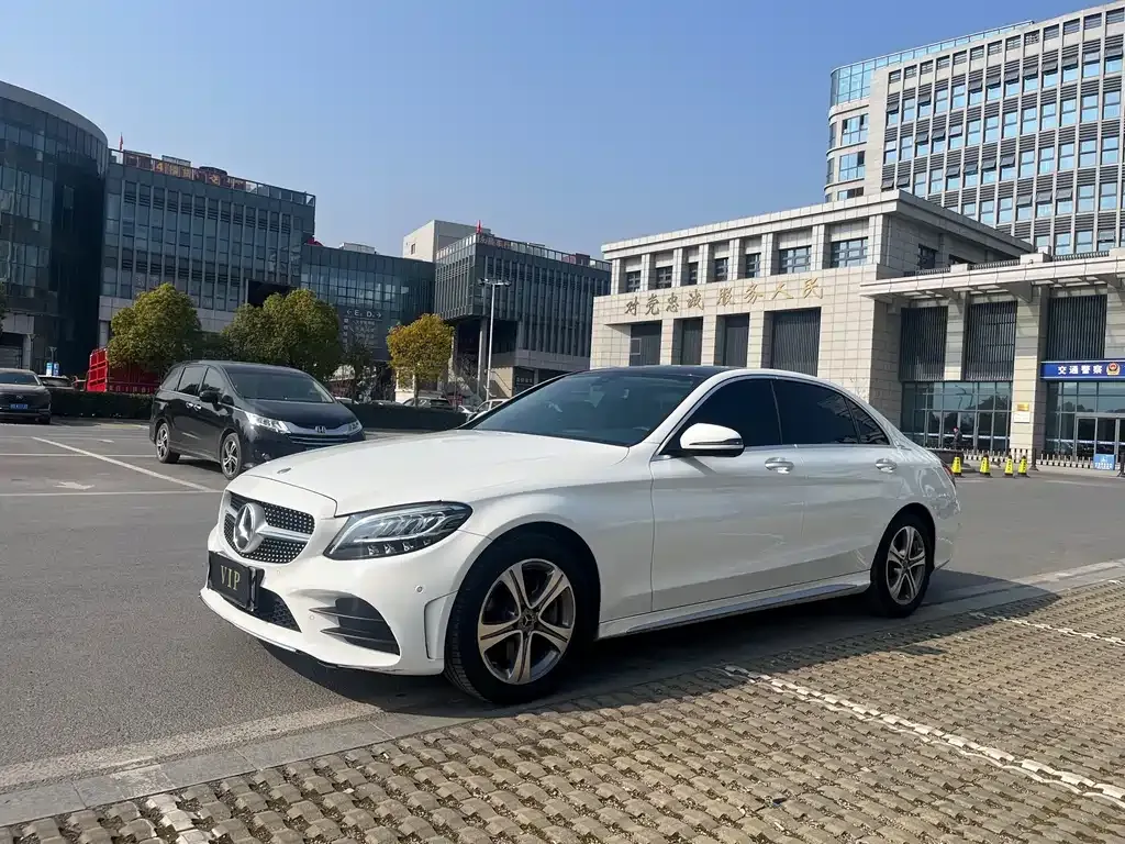 Mercedes-Benz C-Class — фото 1