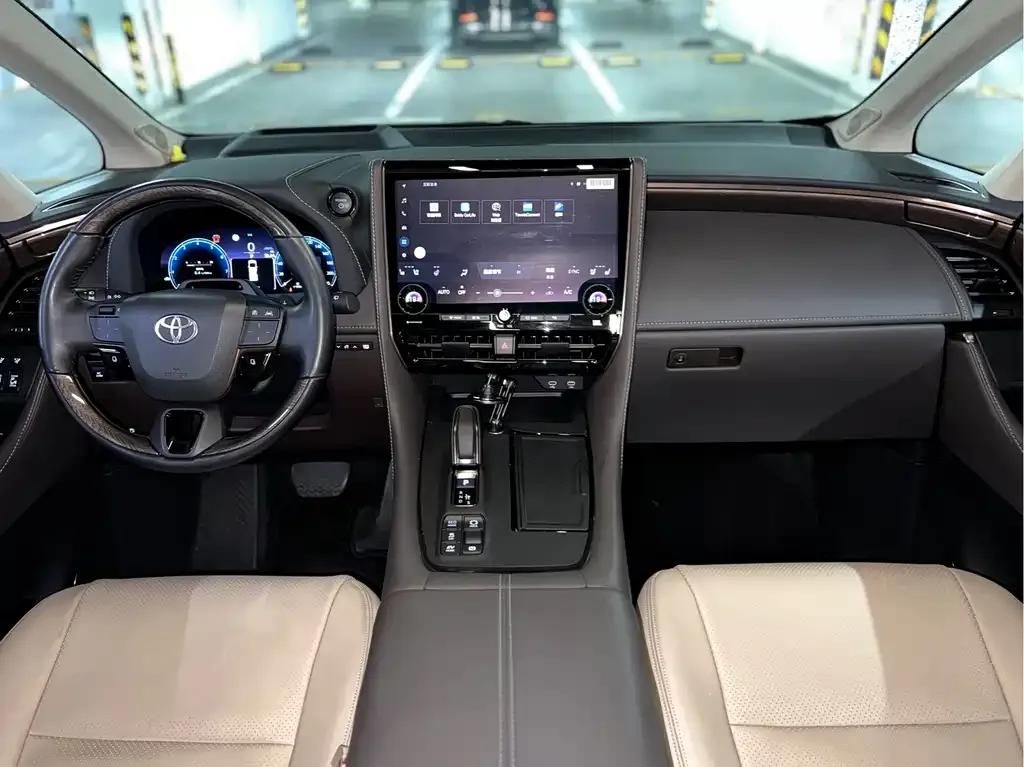 Toyota Alphard — фото 8