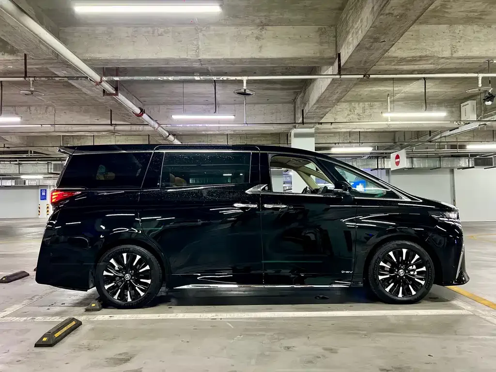 Toyota Alphard — фото 5