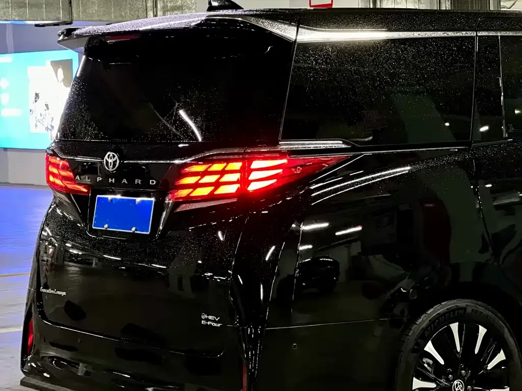 Toyota Alphard — фото 6